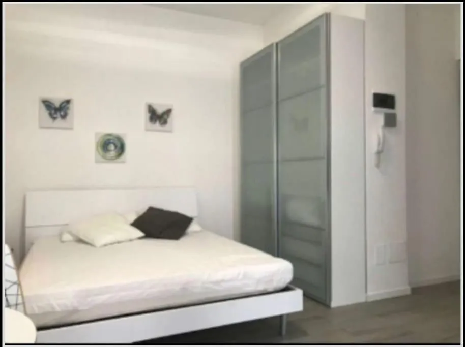 Lolo Apartment Milan 0*,  Italy